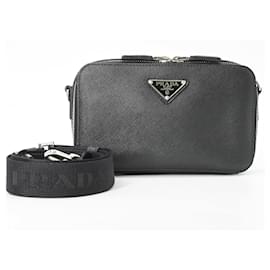 Borsa a spalla in pelle Saffiano nera Prada
