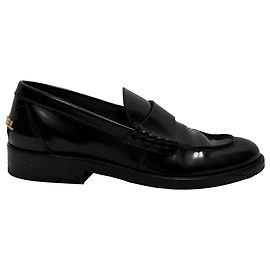 Mocassini con logo lucido Chanel in pelle di vitello nera