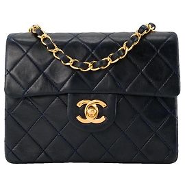 Borsa a tracolla Chanel Classique in pelle nera