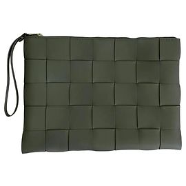Clutch Bottega Veneta Maxi Intrecciato in pelle grigia