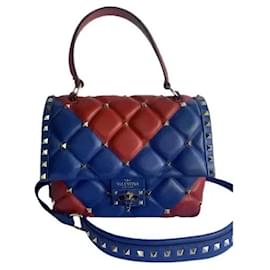 Sac Valentino Garavani Candy Stud en cuir matelassé bleu et rouge