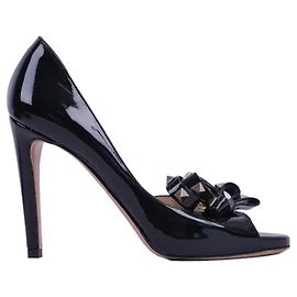 Valentino Garavani Rockstud Bow Peep Toe Pumps schwarzes Lackleder