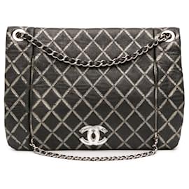 Chanel Matelassé Metallico Distressed Pelle d'Agnello CC Cristallo con Patta