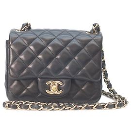 Borsa a spalla mini matelassé in agnello nero Chanel