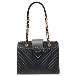 Borsa Tote in Pelle di Vitello Chevron Blu di Chanel con Collo e Cravatta
