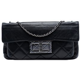 Borsa a spalla Giant Mademoiselle Turnlock in pelle di agnello trapuntata nera Chanel