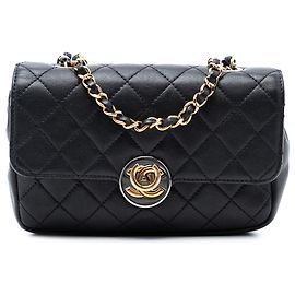 Chanel Borsa in Pelle di Agnello Nera Trapuntata con Chiusura a Rotazione e Blocco