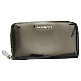 Cartera con cremallera de cuero charol negro Givenchy