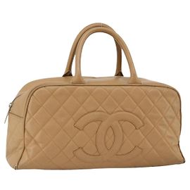 CHANEL Bolsa Boston Matelassé Couro Caviar Bege Ouro CC Auth mr2295