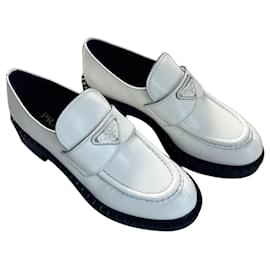 Prada Mokassins aus weißem Leder