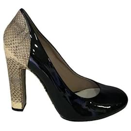 Chloé High Heels aus schwarzem Lackleder mit Schlangenmuster Gr. 36
