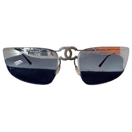 Chanel Sonnenbrille aus grauem Metall mit CC-Logo