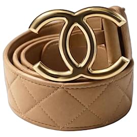 Cintura in agnello trapuntato Chanel 14C beige con fibbia dorata CC Taglia 85/34