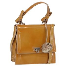 Borsa a Mano Salvatore Ferragamo in Pelle Verniciata 2 in 1 Beige Argento Auth YKZ631