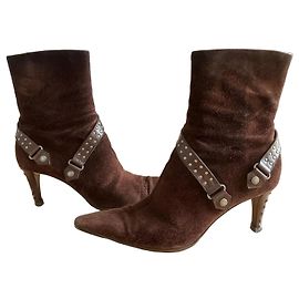 Schöne braune Sergio Rossi Stiefeletten aus Wildleder.