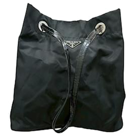 Borsa tote nera in nylon con logo triangolare Prada