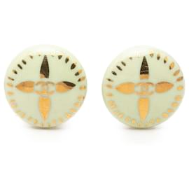 Pendientes redondos de resina blanca CC de Chanel y chapados en oro