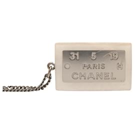 Collar Placa Logo Chanel