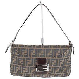 Fendi Zucca Mamma Bucket Schultertasche