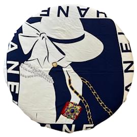Bufanda de seda azul y blanca de Chanel con logo