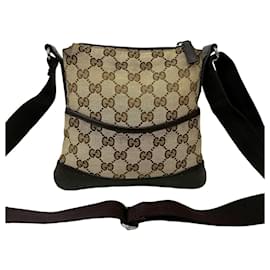 Mini borsa a spalla in pelle perforata con logo GG di Gucci