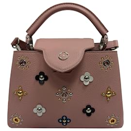 Borsa Capucines BB Magnolia in pelle Taurillon rosa di Louis Vuitton con fiori meccanici