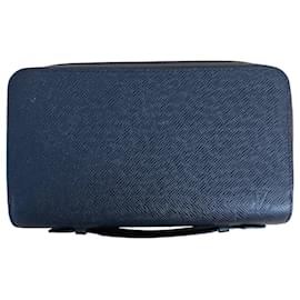 Portafoglio XL con zip in pelle Taïga nera Louis Vuitton