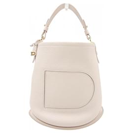 Borsa Pin Bucket Taurillon Soft di Delvaux