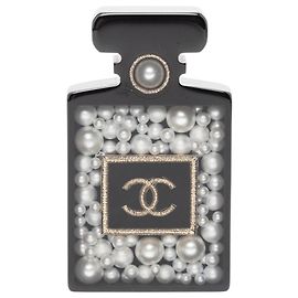 Chanel Schwarze CC Harz und Kunstperlen Parfümflasche Brosche