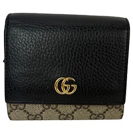 Portafoglio compatto in pelle nera GG Supreme di Gucci