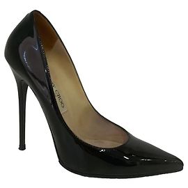 Jimmy Choo Agnes Pumps aus schwarzem Lackleder mit spitzer Kappe