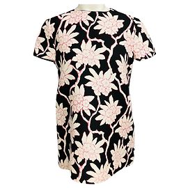 Valentino Garavani Top de crepé floral de manga corta Valentino negro / blanco / rosa
