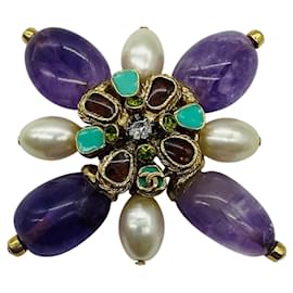 Spilla CC Logo impreziosita con pietre in viola / turchese / strass / perle di Chanel 2005