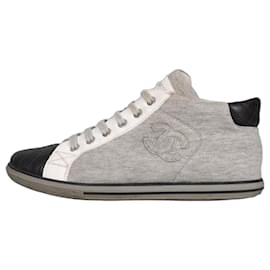 Zapatillas de tela y cuero gris Chanel EU 37 de segunda mano