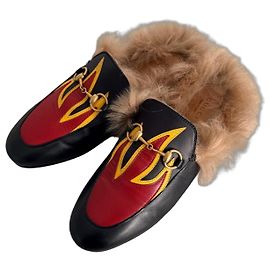 Mules Gucci Princetown em couro preto multicolor