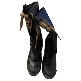 Fendi Stiefel aus schwarzem Leder