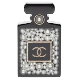 Broche Motivo Frasco de Perfume Chanel Coco Mark