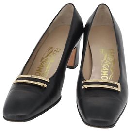 Salvatore Ferragamo Décolleté in Pelle 4 1/2 Nere Auth 174621A
