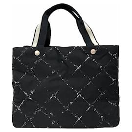 Sac Tote MM Noir de la ligne Travel de Chanel