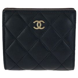 Portafoglio compatto in pelle di agnello matelassé Chanel