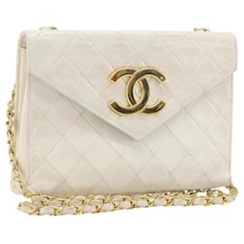 CHANEL Borsa a Spalla Matelassé in Pelle di Agnello Bianco Oro CC Auth YKZ1616