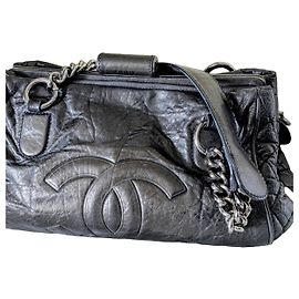 Borsa a spalla in pelle nera Chanel