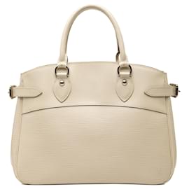 Louis Vuitton Passy PM in Epi Bianco