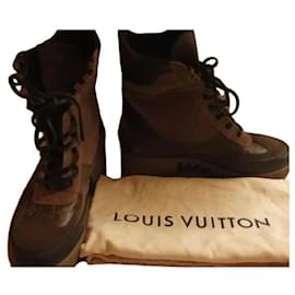 Botas Louis Vuitton de cuero y ante marrón
