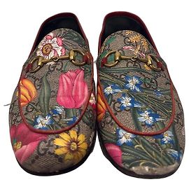 Mocassini Gucci GG Supreme con stampa floreale