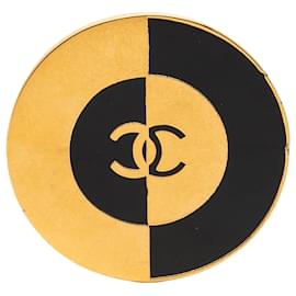 Spilla rotonda in oro placcato e smalto CC dorato di Chanel