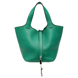 Hermès Picotin Lock 18 in Clemence verde