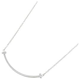 Collana T Smile Small in Oro Bianco di Tiffany & Co.