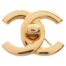 Broche Motivo Turnlock Coco Mark da Chanel