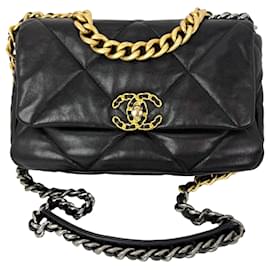 Chanel 19 Grande Borsa in Pelle di Agnello Trapuntata Nera Liscia con Patta